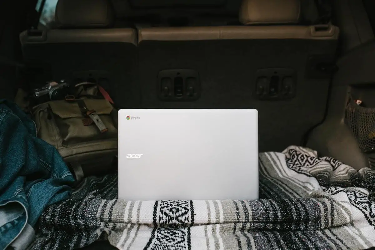 acer chromebook on bed