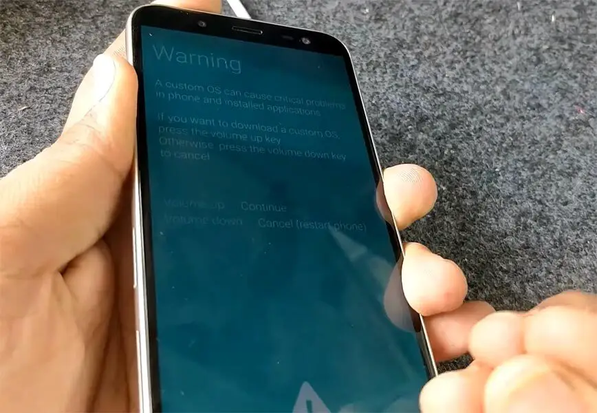 Samsung J6 Download Mode Warning screen