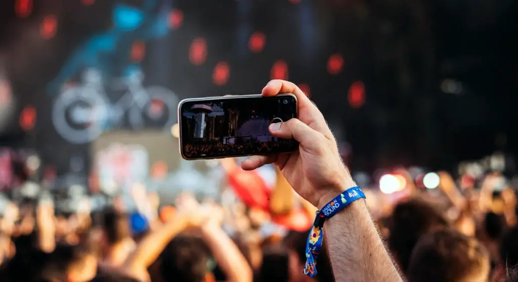 Taking Snapchat Videos in the Music Concert