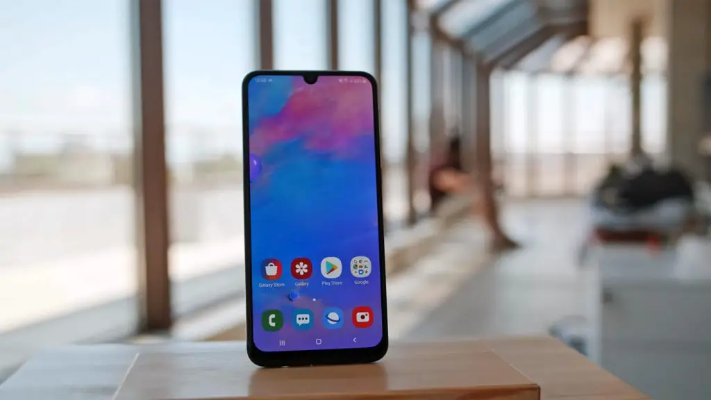 Samsung Galaxy M30 Unlocked Home screen show on the table