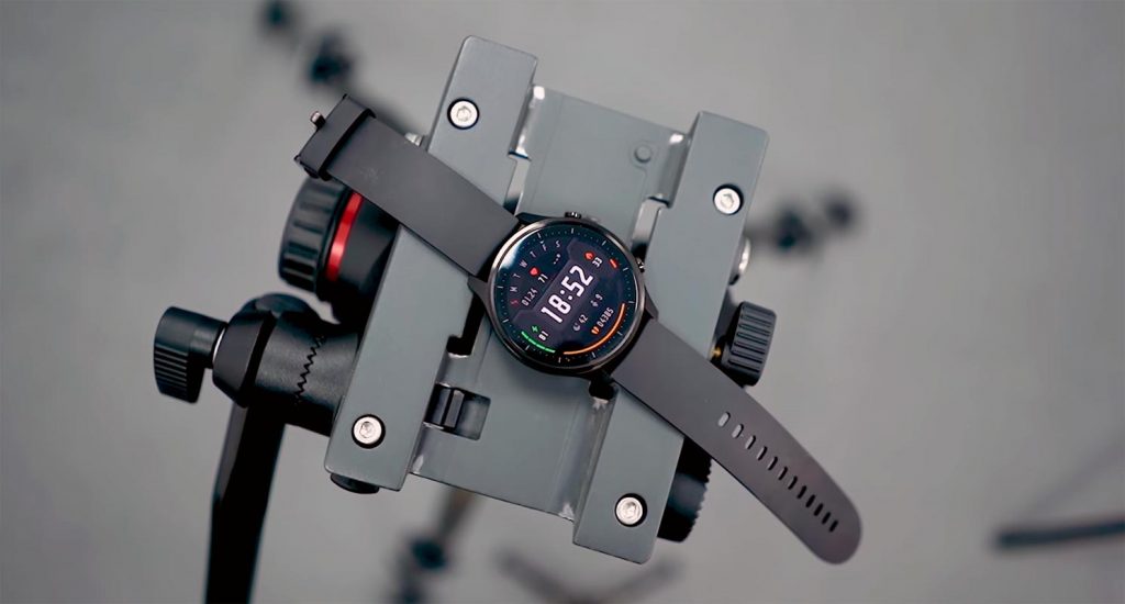 Xiaomi Mi Watch Color Revolve on the Camera Tripod