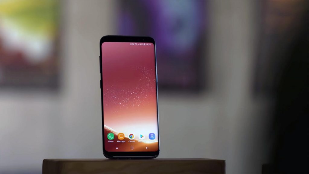 Samsung Galaxy S9 Front side on the table