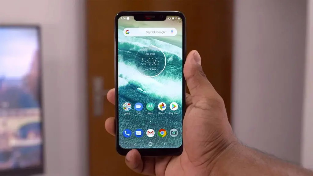 Motorola One Power Home Screen in hand