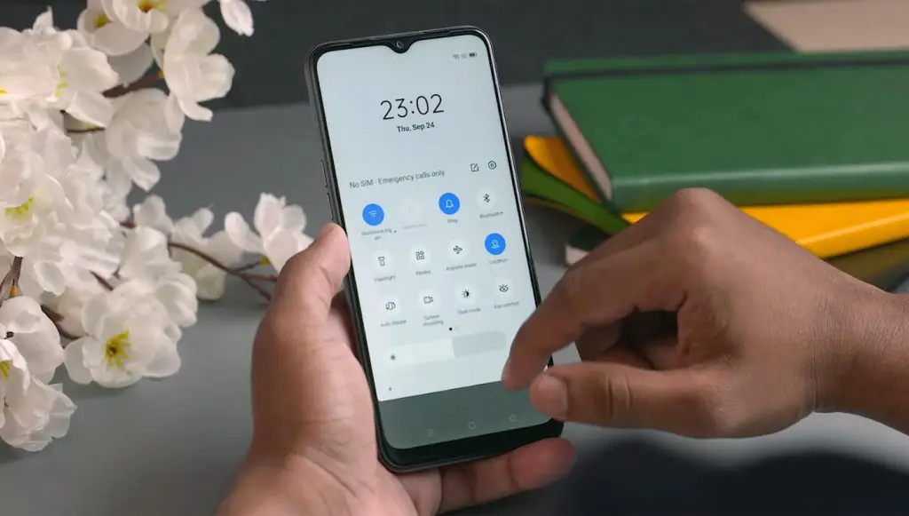 Realme Narzo 20A Notification Bar Screen in the hand