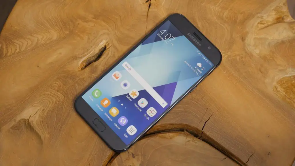 Samsung Galaxy A7 2017 Unlocked Home Screen on the Wood Piece