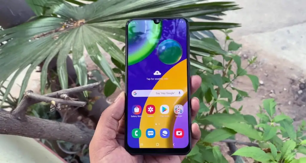 Samsung Galaxy M21 Home Screen Unlocked in hand