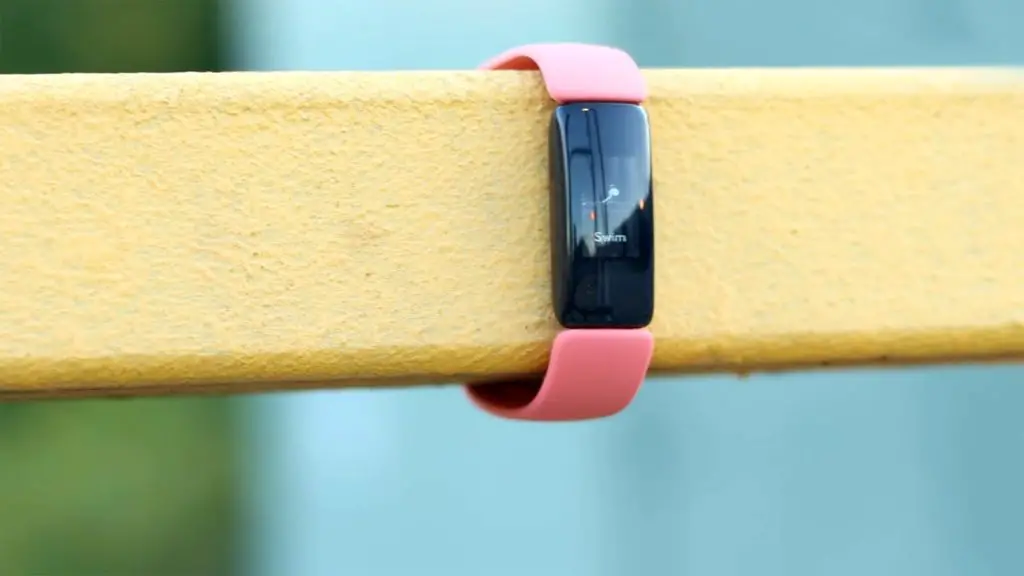 Fitbit Inspire 2 in Sidewalk Steel Bar