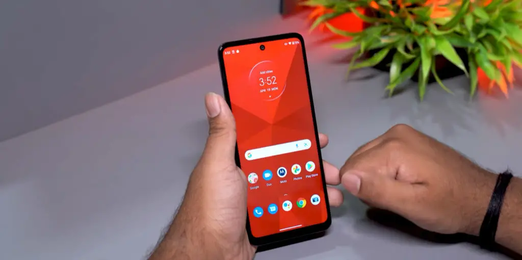 motorola moto g60s red home screen