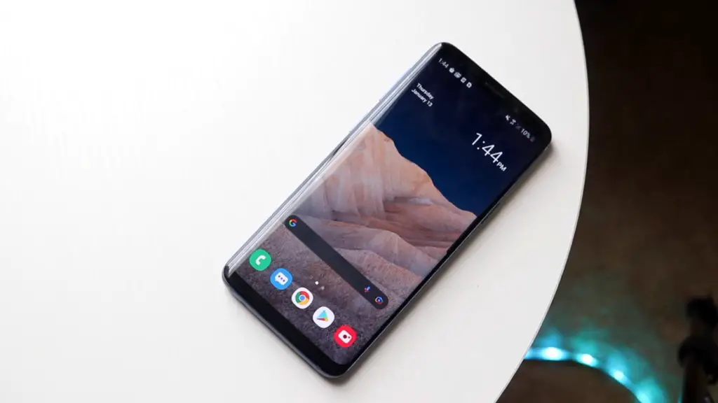 samsung galaxy s9 home screen in table