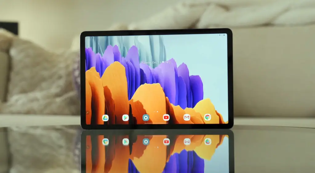 samsung galaxy tab s7 in table
