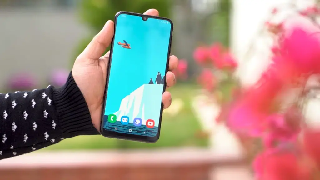 SAMSUNG GALAXY M21 HOME SCREEN IN SINGLE HAND