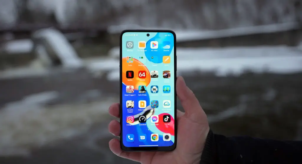 redmi note 11 holding in snow time