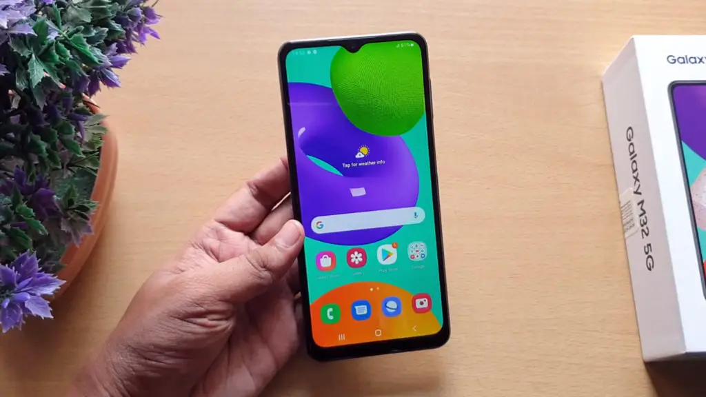 SAMSUNG GALAXY M32 5G HOME SCREEN IN SINGLE HAND