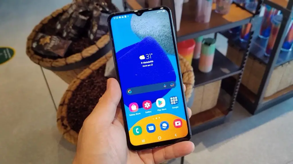 samsung galaxy m23 5g home screen in single hand