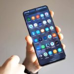 samsung galaxy s20 ultra apps menu in hand