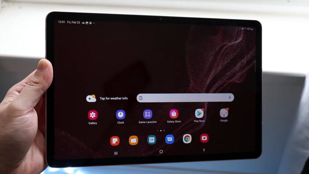 samsung galaxy tab s8 home screen in single hand