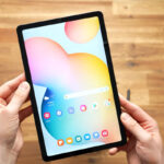 samsung galaxy tab s6 lite im double hand