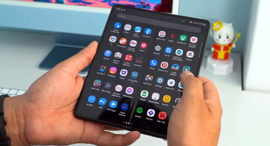 samsung galaxy z fold 3 apps menu double hand