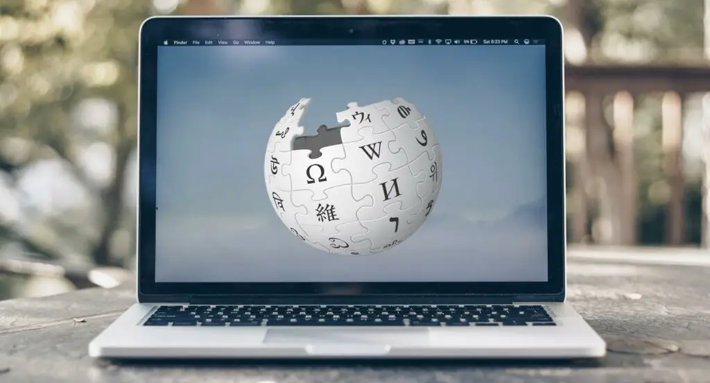 Wikipedia Logo in Macbook