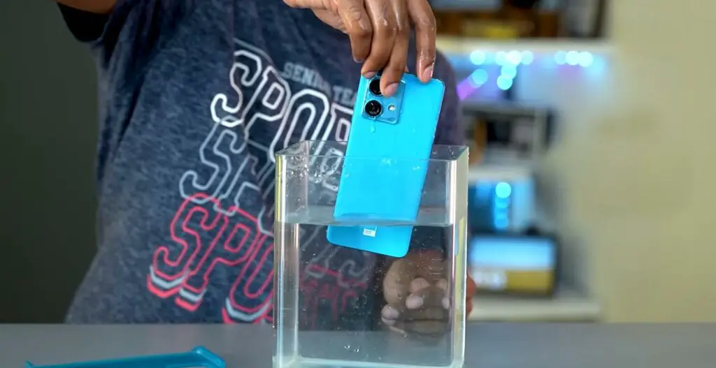 Moto G84 Water Submerge